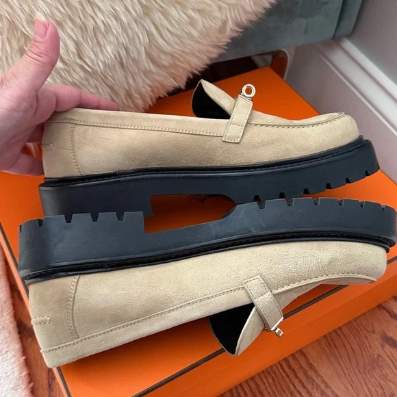 Hermes Beige Suede Loafers with light Kelly Gold Buckle - Picture 7 of 7